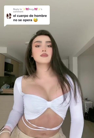 Mirandah Looks Breathtaking in White Crop Top