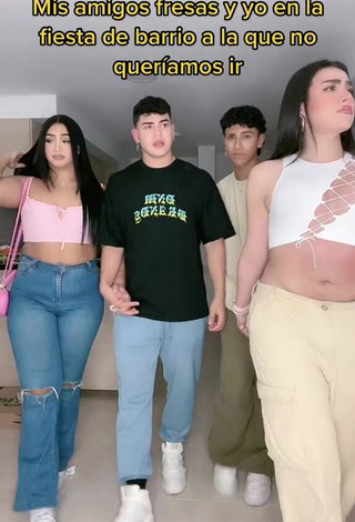 2. Mirandah Looks Fine in White Crop Top (Side Boob)