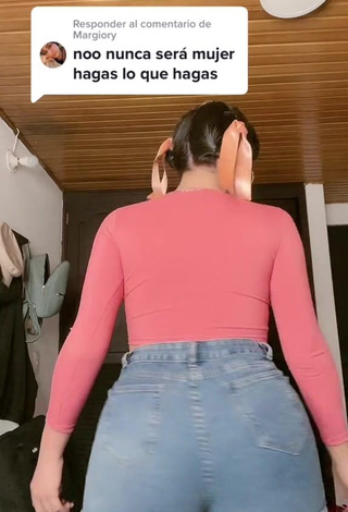 5. Sexy Mirandah Shows Butt while Twerking