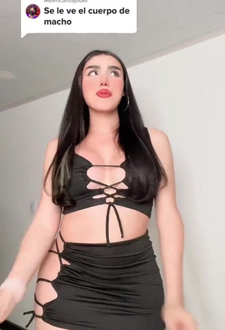 2. Elegant Mirandah Shows Cleavage in Black Crop Top (Side Boob)