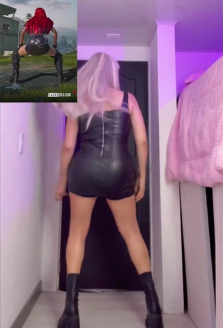 2. Sultry Mirandah Shows Cosplay while Twerking