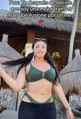 5. Sexy Mirandah Shows Cleavage in Green Bikini Top while Twerking