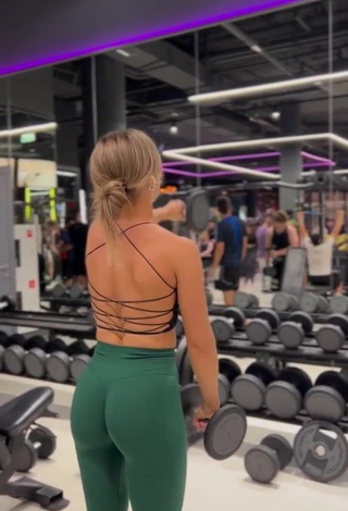 5. Sexy Niko_len in Green Leggings in the Sports Club while doing Sports Exercises