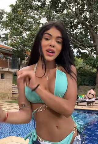 4. Cute priv_mav Shows Cleavage in Turquoise Bikini Top (Side Boob)