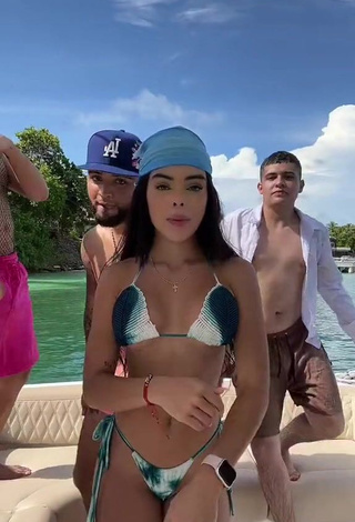 3. Sexy priv_mav Shows Cleavage in Bikini on a Boat (Side Boob)