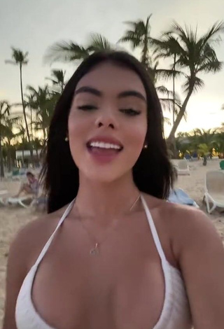 2. Sultry priv_mav Shows Cleavage in White Bikini Top (Side Boob)