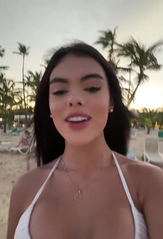 3. Sultry priv_mav Shows Cleavage in White Bikini Top (Side Boob)