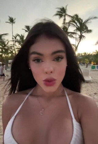 6. Sultry priv_mav Shows Cleavage in White Bikini Top (Side Boob)