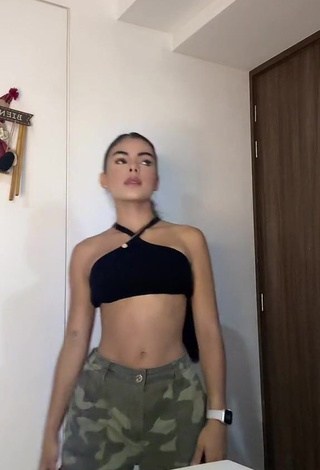 Sweetie priv_mav in Black Crop Top