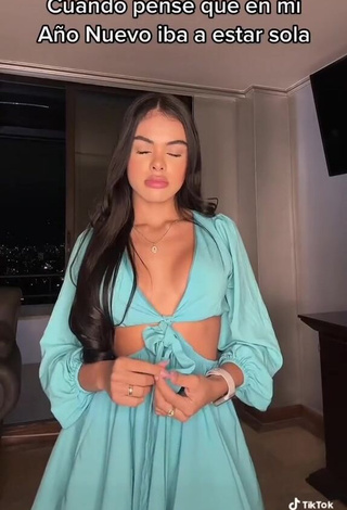 Hot priv_mav Shows Cleavage (Side Boob)