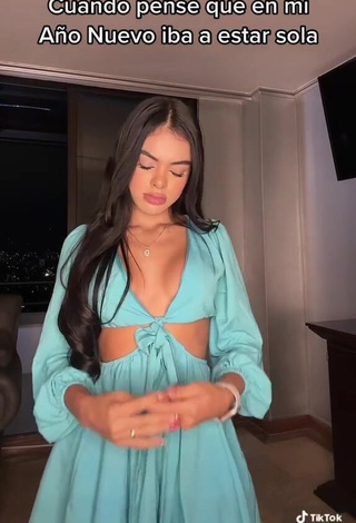 3. Hot priv_mav Shows Cleavage (Side Boob)