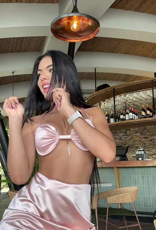 4. Sultry priv_mav Shows Cleavage in Pink Bra (Side Boob)