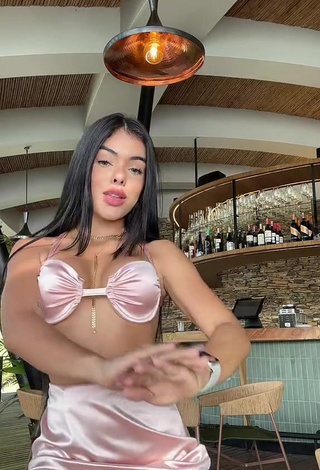 6. Sultry priv_mav Shows Cleavage in Pink Bra (Side Boob)