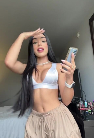 priv_mav Shows Cleavage in Sweet White Crop Top (Side Boob)