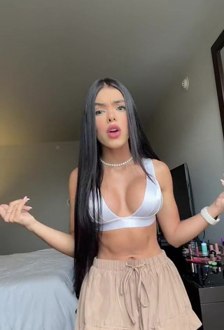 6. priv_mav Shows Cleavage in Sweet White Crop Top (Side Boob)