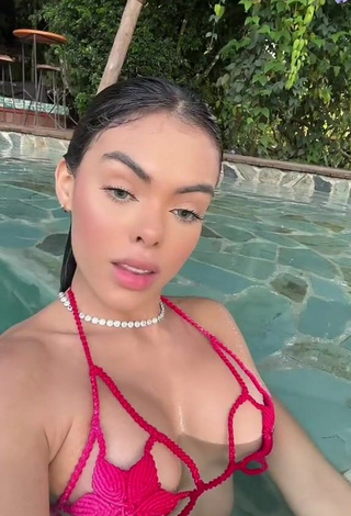 6. Sweet priv_mav Shows Cleavage in Cute Pink Bikini Top at the Pool (Side Boob)