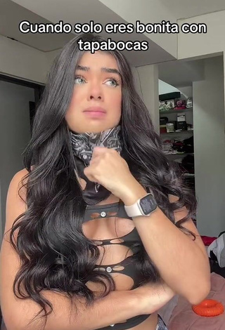 4. Sensual priv_mav Shows Cleavage in Black Crop Top (Side Boob)