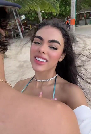 3. Erotic priv_mav Shows Cleavage in Bikini Top (Side Boob)