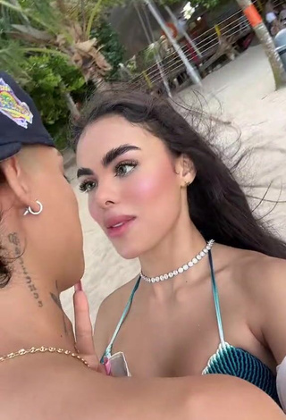 6. Erotic priv_mav Shows Cleavage in Bikini Top (Side Boob)