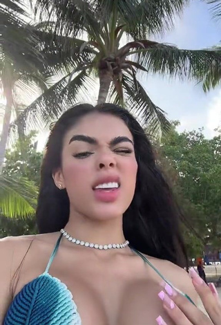 5. Amazing priv_mav Shows Cleavage in Hot Bikini Top (Side Boob)