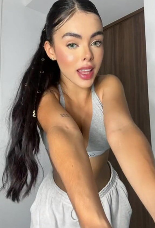 4. Cute priv_mav Shows Cleavage in Sport Bra (Side Boob)