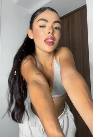 5. Cute priv_mav Shows Cleavage in Sport Bra (Side Boob)