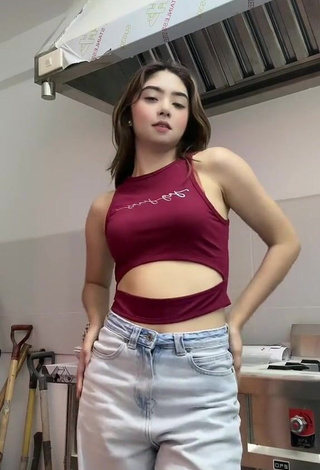 Erotic Queenee Mercado in Crop Top