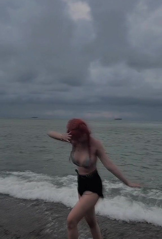 2. Luscious Reency Ngô Shows Cleavage in Bikini Top at the Beach (Side Boob)