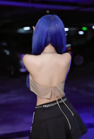 3. Sultry Reency Ngô in Crop Top