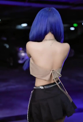 4. Sultry Reency Ngô in Crop Top