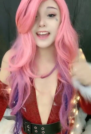 6. Sultry roslynkp No Bra (Side Boob)