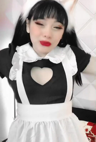 4. Sexy roslynkp Shows Cosplay