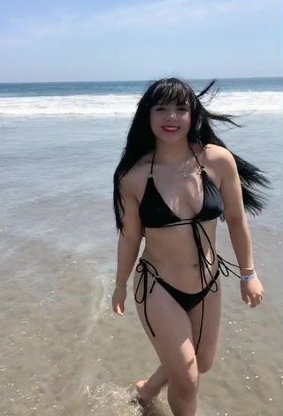 Sultry roslynkp in Thong at the Beach (Side Boob)