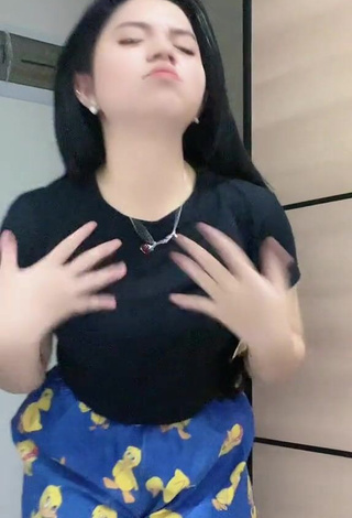 Sweetie Soibah Dee in Black Crop Top while Twerking