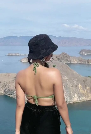 Angguncantik Shows Cleavage in Sweet Olive Crop Top