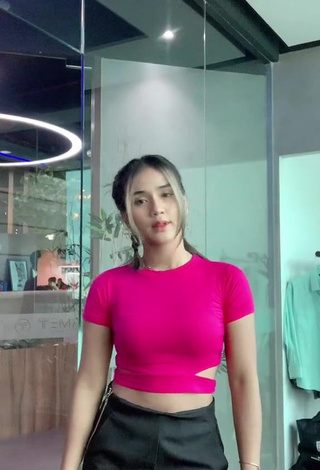 Angguncantik in Sexy Pink Crop Top