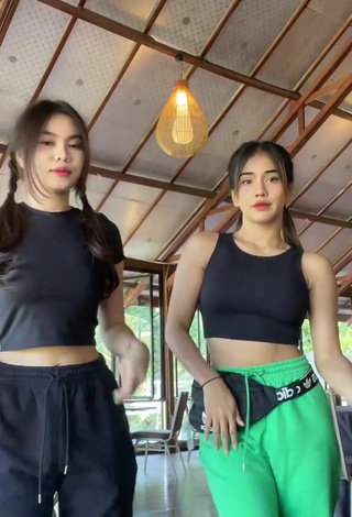 2. Sweet Angguncantik in Cute Black Crop Top