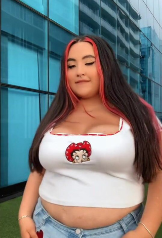 Maleja Rodriguez Looks Attractive in Crop Top and Bouncing Tits