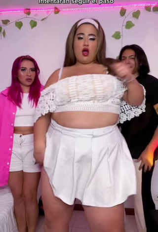 5. Maleja Rodriguez Looks Hot in White Crop Top (Upskirt)