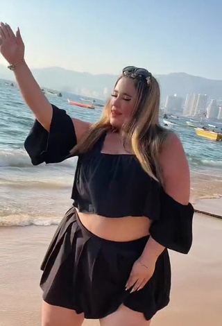 2. Maleja Rodriguez Shows Cleavage in Alluring Black Crop Top at the Beach while Twerking