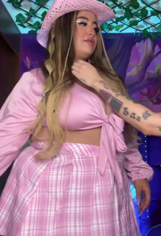 Sensual Maleja Rodriguez Shows Cleavage in Pink Crop Top