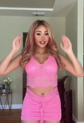 3. Hot Star Abelar Shows Cleavage in Pink Crop Top