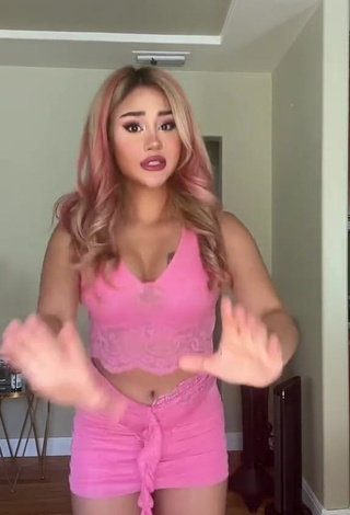 4. Hot Star Abelar Shows Cleavage in Pink Crop Top