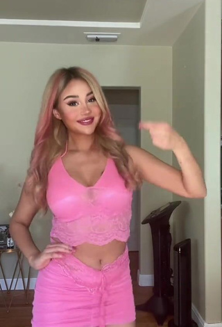 5. Hot Star Abelar Shows Cleavage in Pink Crop Top