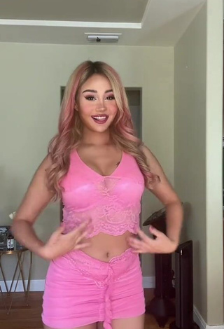 6. Hot Star Abelar Shows Cleavage in Pink Crop Top