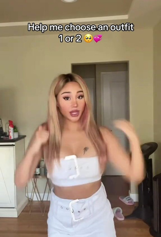 6. Sexy Star Abelar Shows Cleavage in Crop Top