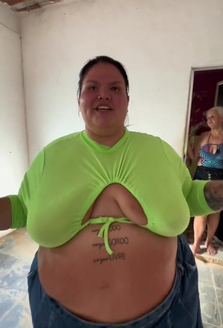 Thais Carla Shows Cleavage in Sexy Lime Green Crop Top (Side Boob)