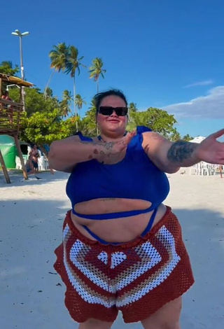 Magnetic Thais Carla Shows Cleavage in Appealing Blue Crop Top at the Beach