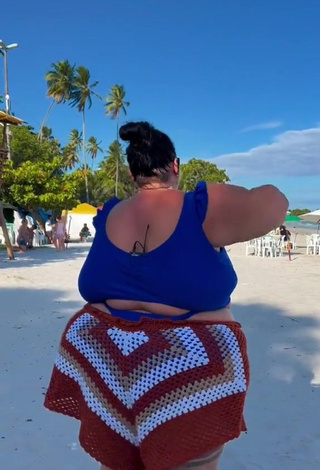 4. Magnetic Thais Carla Shows Cleavage in Appealing Blue Crop Top at the Beach