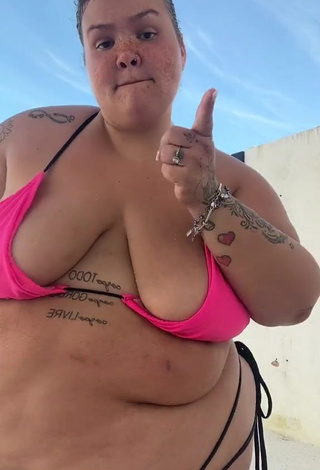 Hottie Thais Carla Shows Cleavage in Pink Bikini (Side Boob)